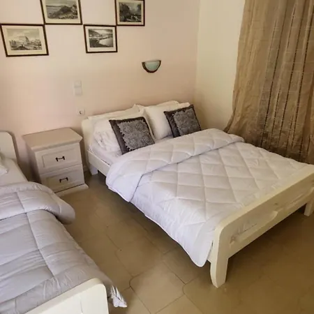 Margarita アパート Kalamákion